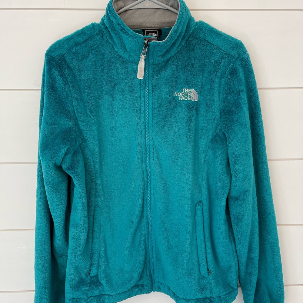 Super soft north face jacket for the winter time! ❄️